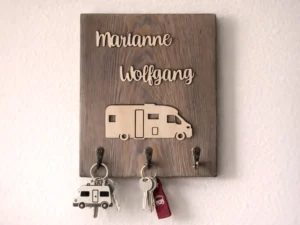 Personalisiertes Schlüsselbrett, Geschenk für Camper aus Massivholz mit Wunschtext, Camping Deko, Wohnwagen, Wohnmobil Geschenk