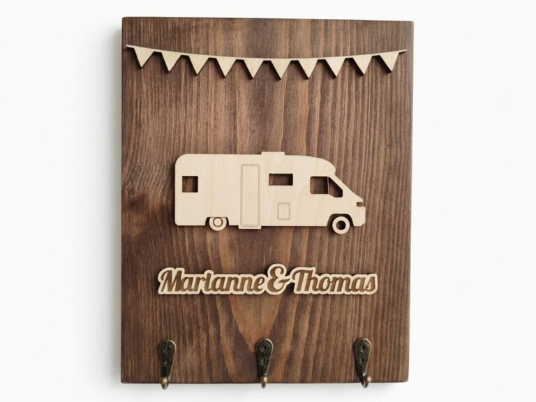 Personalisiertes Holz-Schlüsselbrett mit Wohnmobil-Motiv und Wunschname für Camper