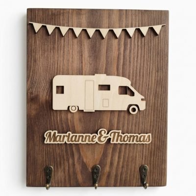 Personalisiertes Camper-Schlüsselbrett aus Massivholz mit Wunschtext – Camping Deko & Geschenk