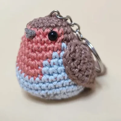 Gehäkeltes Rotkehlchen / Vogel  „Rosi“ als Schlüsselanhänger | Taschenanhänger | Amigurumi Tier | Handarbeit | Geschenk | Glücksbringer